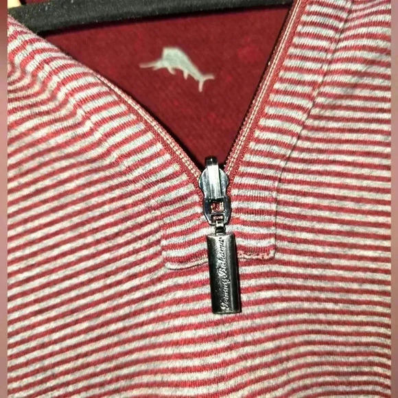 Tommy Bahama Red/Grey Reversible Quarter Zip XL - Picture 9 of 9